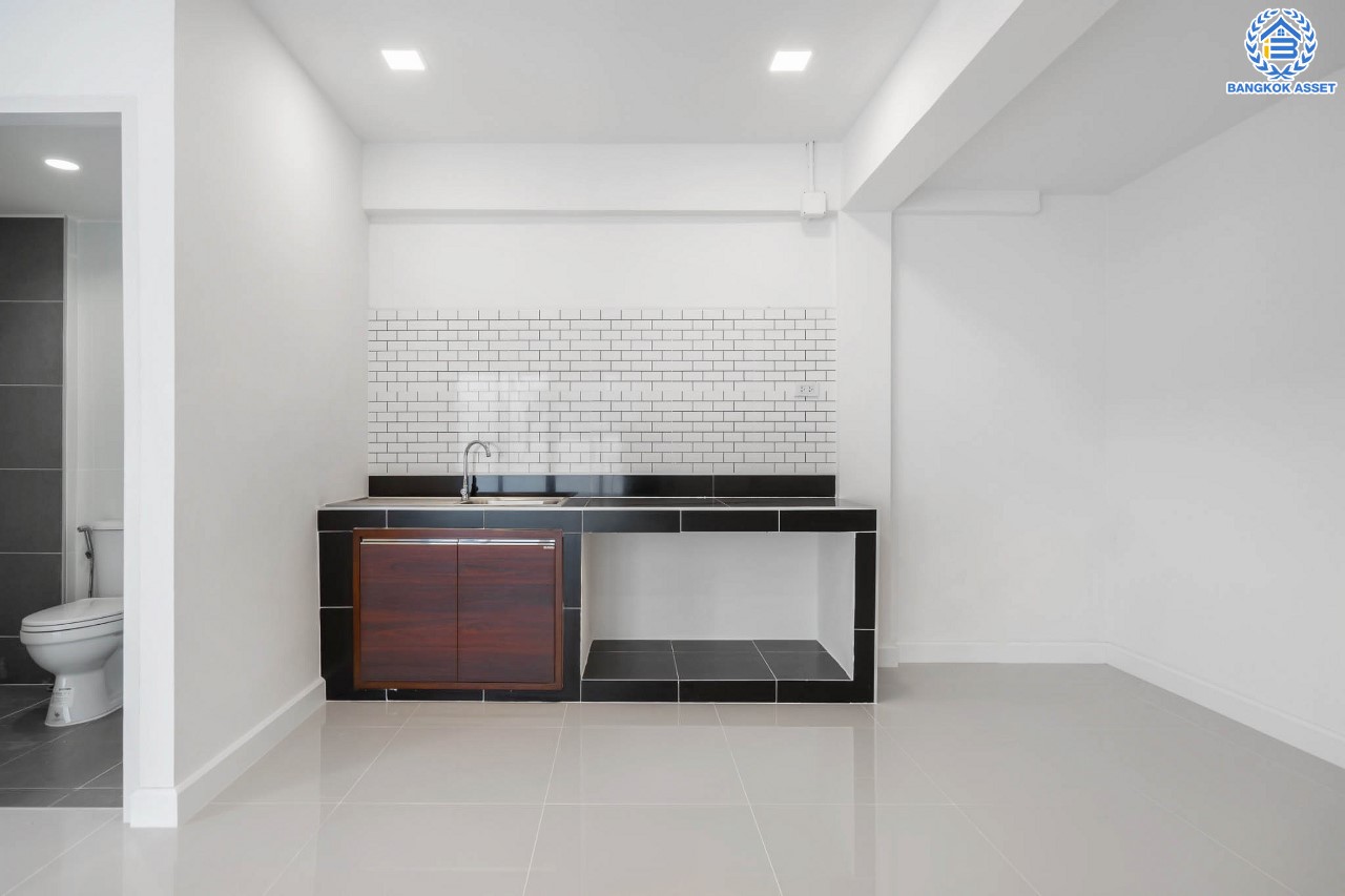 บ้านมือสองตกแต่งใหม่ ม.นันทนาการ์เด้นท์1 ราชพฤกษ์-ท่าอิฐ แบรนด์ Property Perfect หลังใหญ่ เนื้อที่ 31.3 ตร.ว. ฟังก์ชัน 2 ห้องนอน 2 ห้องน้ำ บนทำเลเดินทางสะดวก เข้า-ออกได้ ทั้งถ.ราชพฤกษ์ และถ.รัตนาธิเบศร์ ใจกลาง 2 เซ็นทรัล และใกล้รถไฟฟ้า "สถานีบางรักน้อยท่าอิฐ" เพียง 5 นาที